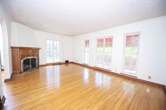 924 South Pickwick Avenue, Springfield, MO 65804