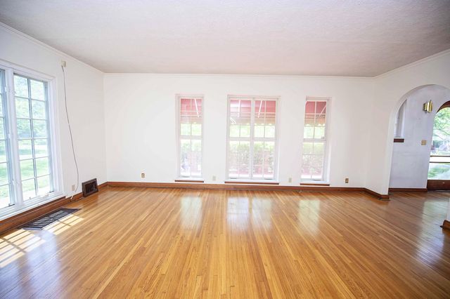 924 South Pickwick Avenue, Springfield, MO 65804