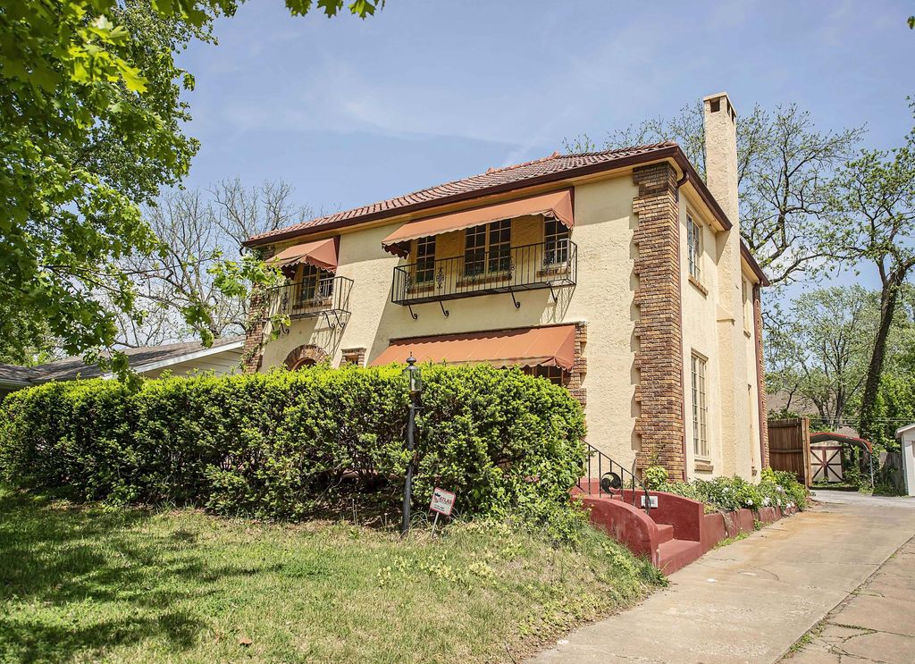 924 South Pickwick Avenue, Springfield, MO 65804