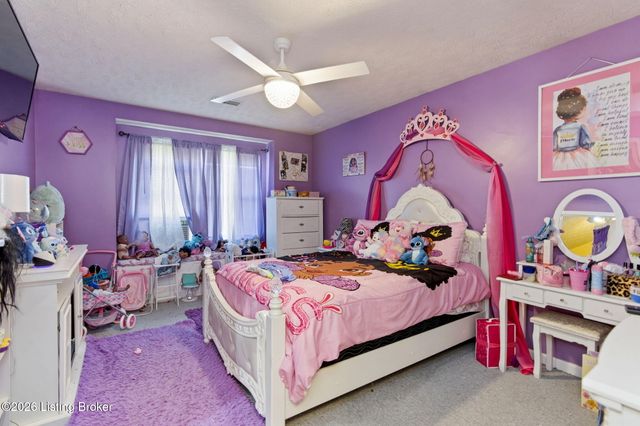 5021 Hunters Point Cir, Louisville, KY 40216
