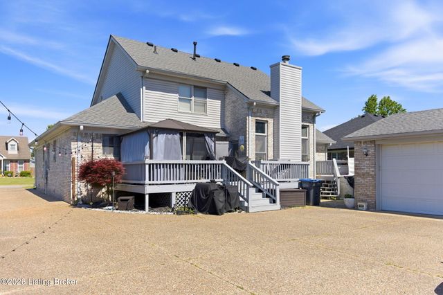 5021 Hunters Point Cir, Louisville, KY 40216