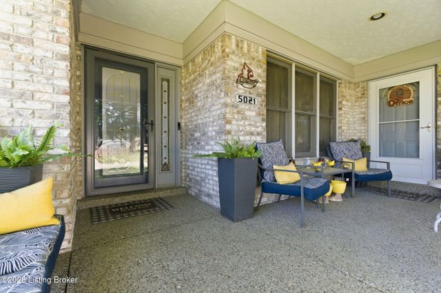 5021 Hunters Point Cir, Louisville, KY 40216