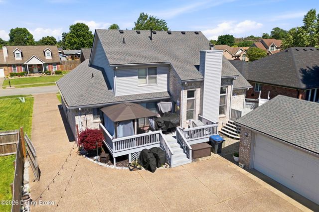5021 Hunters Point Cir, Louisville, KY 40216