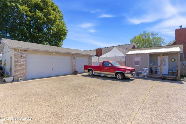5021 Hunters Point Cir, Louisville, KY 40216