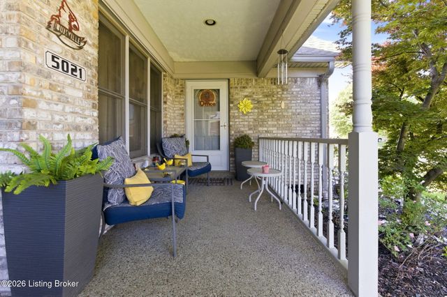 5021 Hunters Point Cir, Louisville, KY 40216