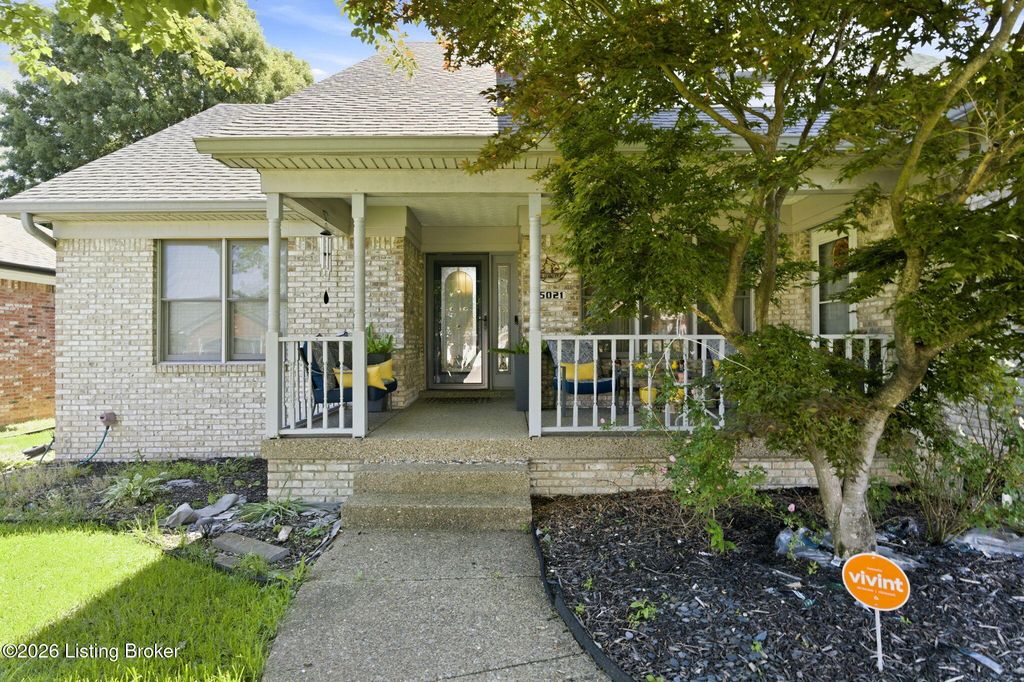 5021 Hunters Point Cir, Louisville, KY 40216