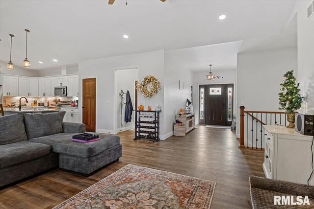 47 Durbin Terrace, Chatham, IL 62629