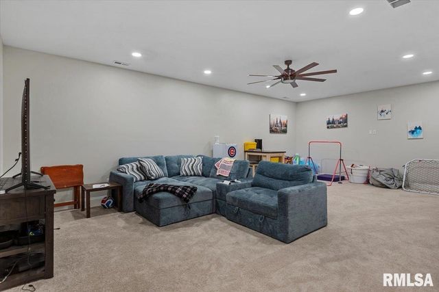 47 Durbin Terrace, Chatham, IL 62629