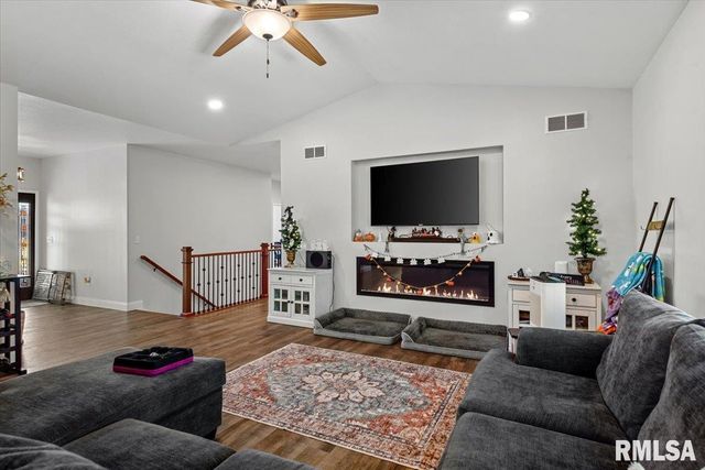 47 Durbin Terrace, Chatham, IL 62629