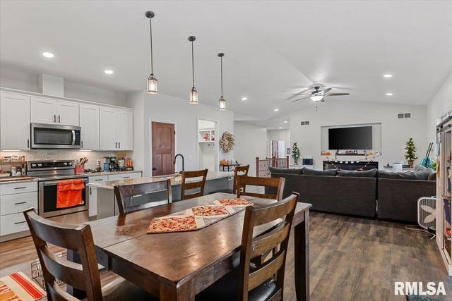 47 Durbin Terrace, Chatham, IL 62629