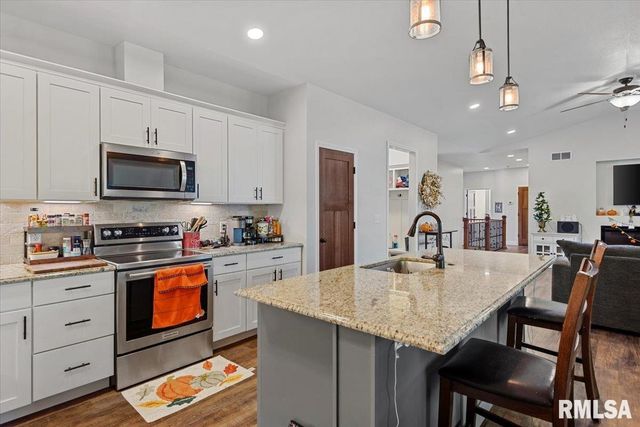 47 Durbin Terrace, Chatham, IL 62629