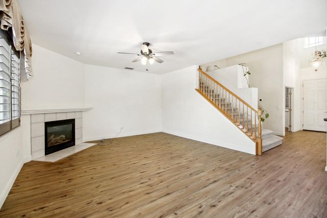 9465 Mainline Dr, Elk Grove, CA 95624