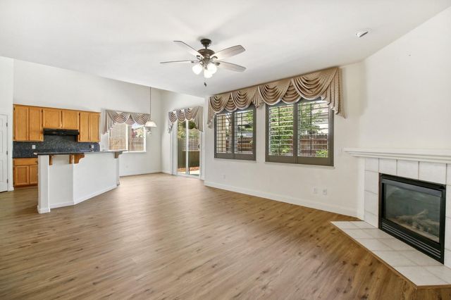 9465 Mainline Dr, Elk Grove, CA 95624