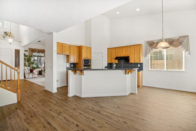 9465 Mainline Dr, Elk Grove, CA 95624