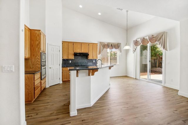 9465 Mainline Dr, Elk Grove, CA 95624