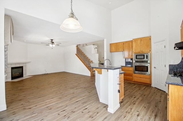 9465 Mainline Dr, Elk Grove, CA 95624