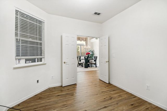 9465 Mainline Dr, Elk Grove, CA 95624