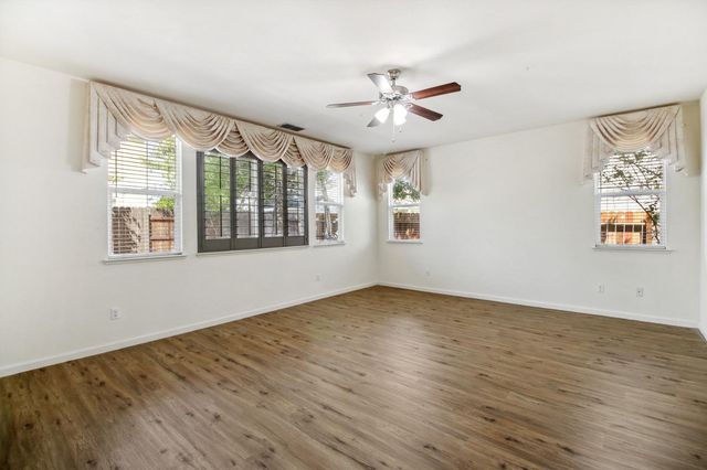 9465 Mainline Dr, Elk Grove, CA 95624