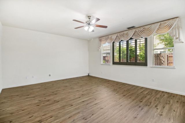 9465 Mainline Dr, Elk Grove, CA 95624