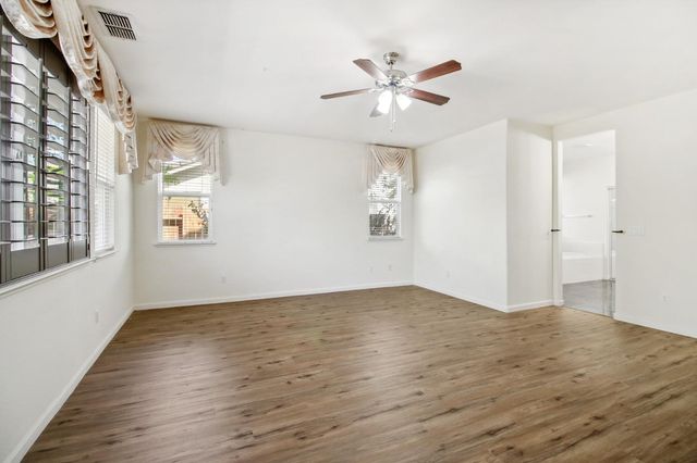 9465 Mainline Dr, Elk Grove, CA 95624