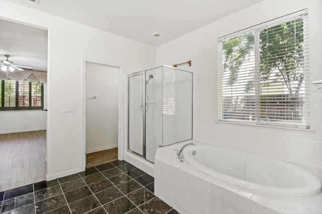 9465 Mainline Dr, Elk Grove, CA 95624