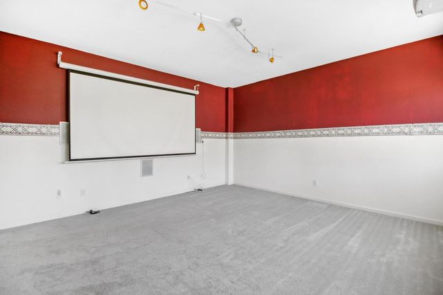 9465 Mainline Dr, Elk Grove, CA 95624