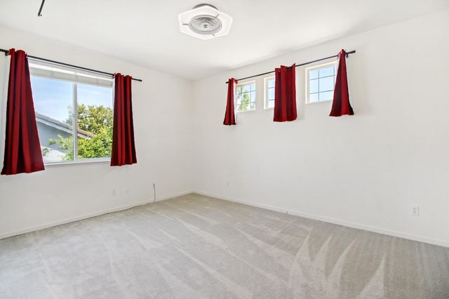 9465 Mainline Dr, Elk Grove, CA 95624