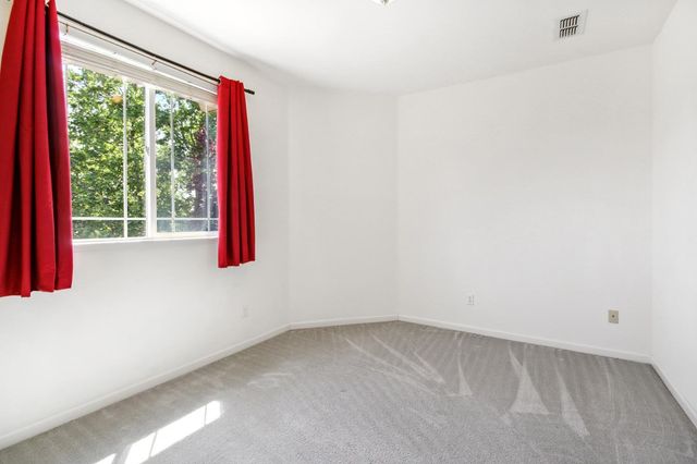 9465 Mainline Dr, Elk Grove, CA 95624