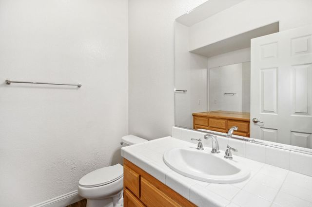 9465 Mainline Dr, Elk Grove, CA 95624