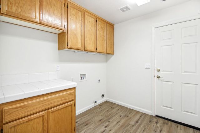 9465 Mainline Dr, Elk Grove, CA 95624