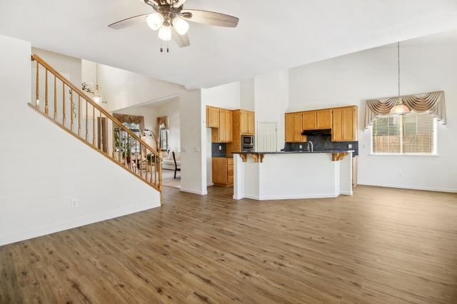 9465 Mainline Dr, Elk Grove, CA 95624