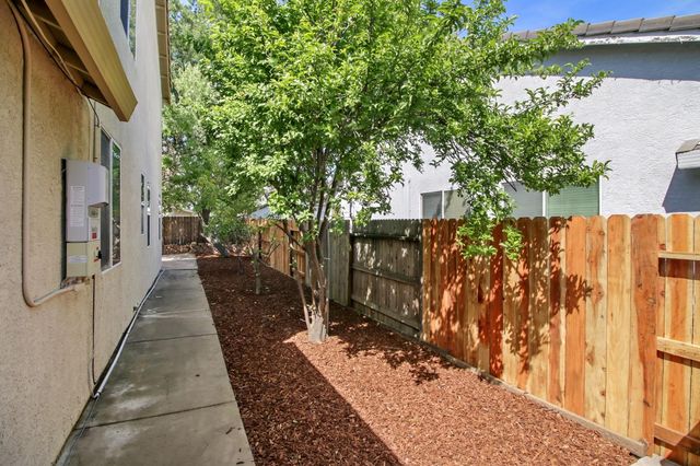 9465 Mainline Dr, Elk Grove, CA 95624