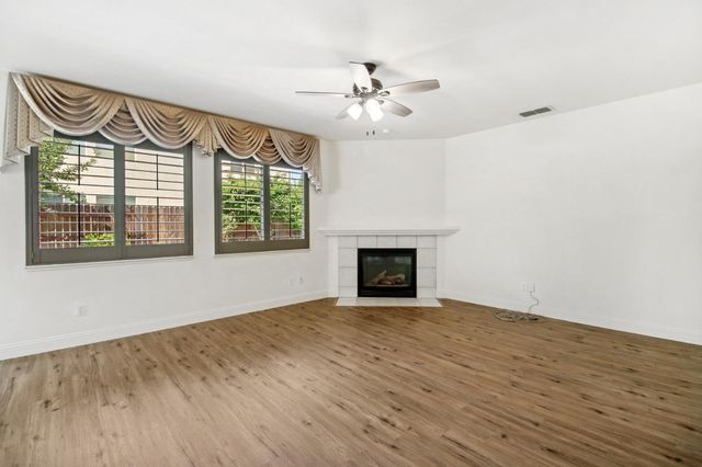 9465 Mainline Dr, Elk Grove, CA 95624