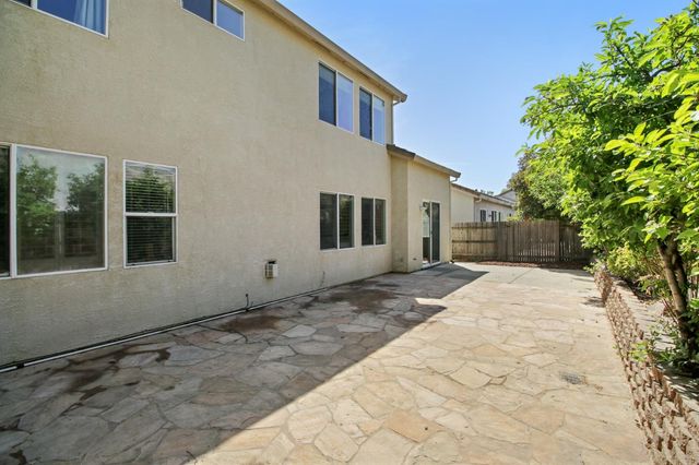 9465 Mainline Dr, Elk Grove, CA 95624