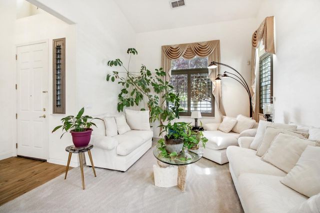 9465 Mainline Dr, Elk Grove, CA 95624