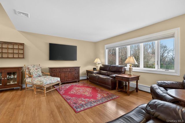 41 Montclair Avenue, Airmont, NY 10952