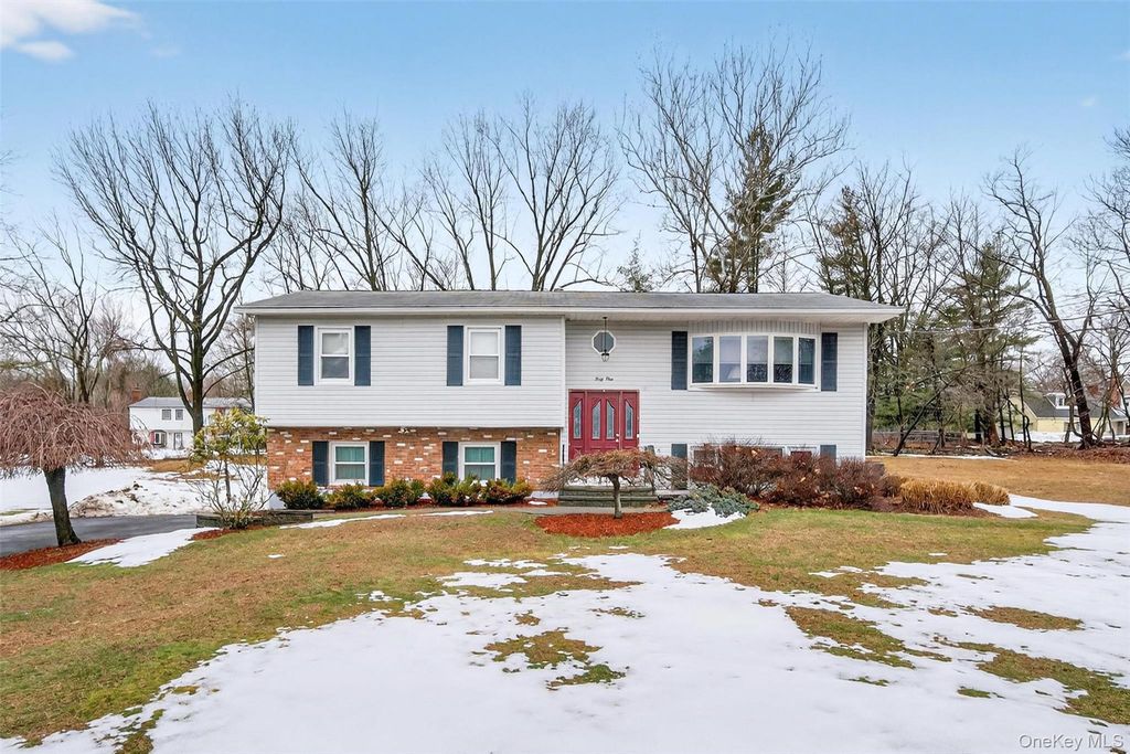 41 Montclair Avenue, Airmont, NY 10952