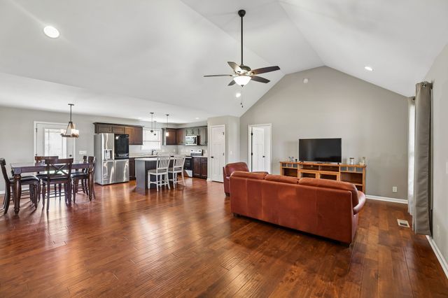 32 Richland Hills Dr, Manchester, TN 37355