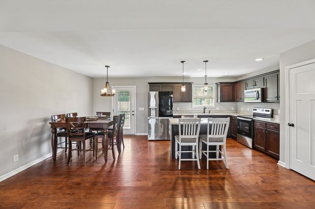 32 Richland Hills Dr, Manchester, TN 37355