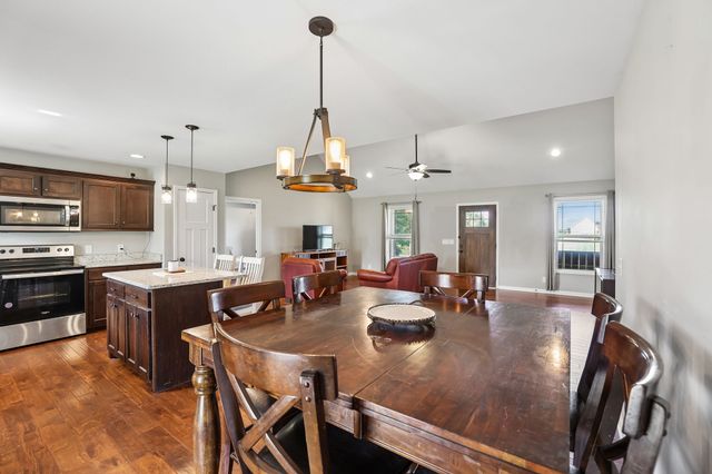 32 Richland Hills Dr, Manchester, TN 37355