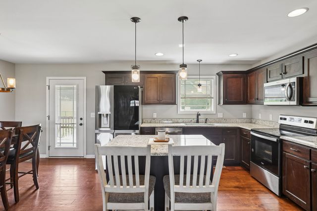 32 Richland Hills Dr, Manchester, TN 37355