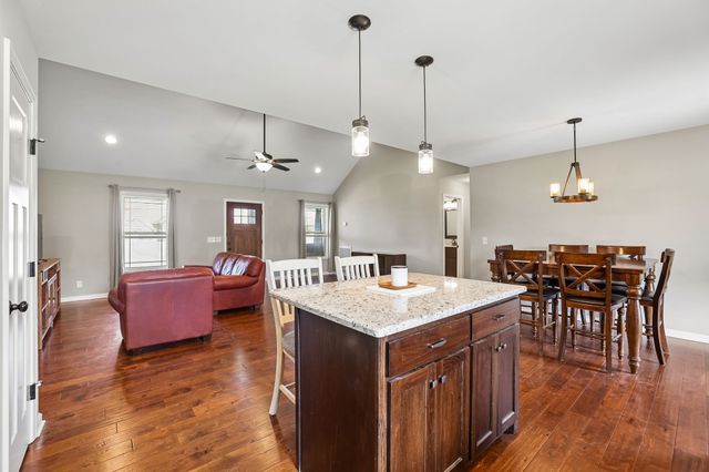 32 Richland Hills Dr, Manchester, TN 37355