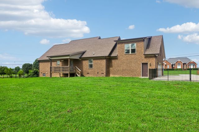 32 Richland Hills Dr, Manchester, TN 37355