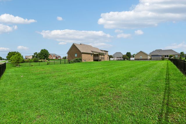 32 Richland Hills Dr, Manchester, TN 37355