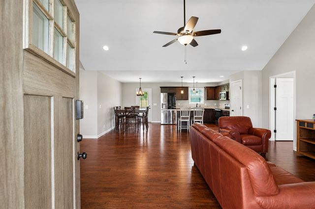 32 Richland Hills Dr, Manchester, TN 37355
