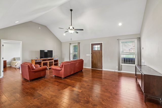 32 Richland Hills Dr, Manchester, TN 37355