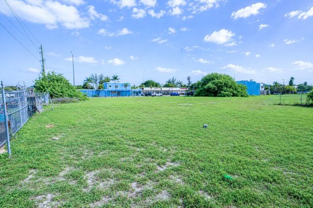 2230 NW 76th St, Miami, FL 33147
