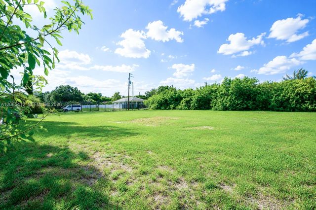 2230 NW 76th St, Miami, FL 33147