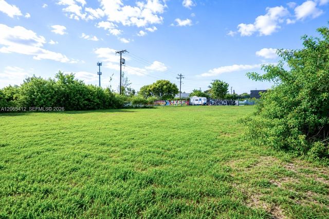 2230 NW 76th St, Miami, FL 33147