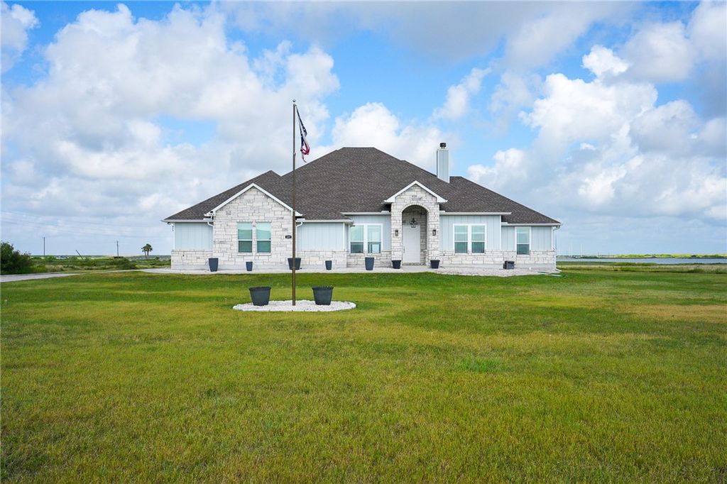 107 Sunrise Dr, Rockport, TX 78382 — exterior